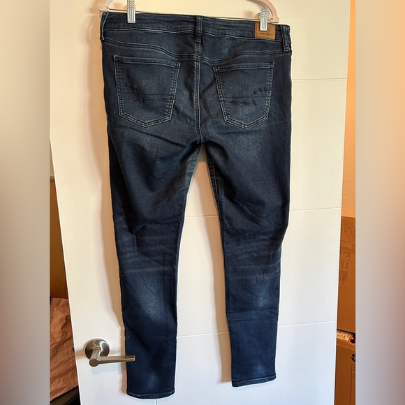 American eagle low rise dark pair of jeans - Picture 2 of 2